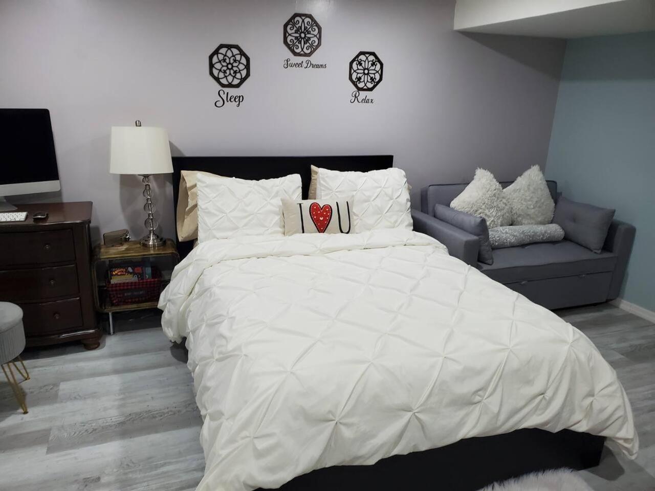 Lovely 2 Bedroom Apartment With 2 Entrance And Parking New York City Exterior photo