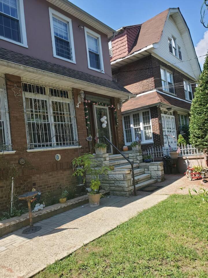 Lovely 2 Bedroom Apartment With 2 Entrance And Parking New York City Exterior photo